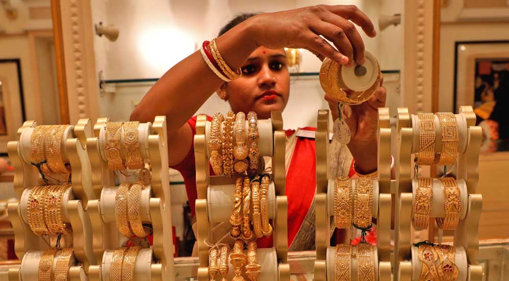 गिरावट के बाद सोने-चांदी में जबरदस्त रिकवरी, जानें अब कितना सस्ता मिल रहा है